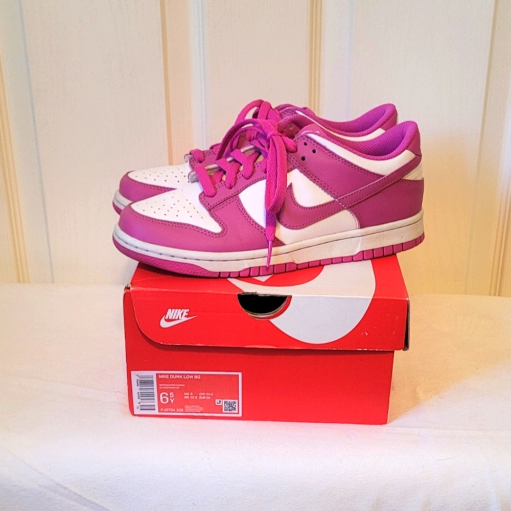Womens Size 8 Nike Dunks Fuchsia/White